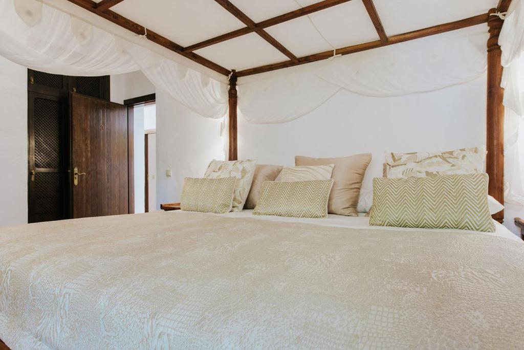 Bed and Breakfast Paissa d'en Bernat à Cala Tarida  Extérieur photo