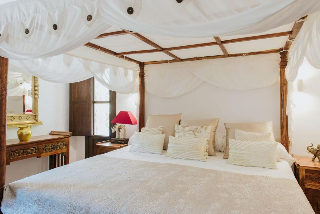 Bed and Breakfast Paissa d'en Bernat à Cala Tarida  Extérieur photo
